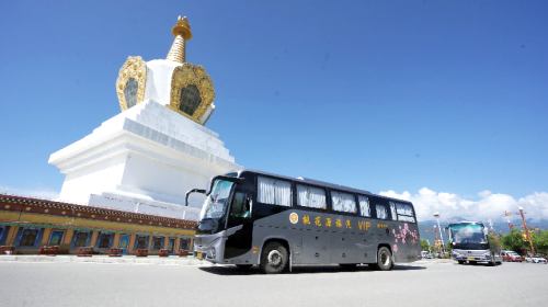 赋能乡村振兴苏州金龙携手桃花源旅汽刷新“云南印象”