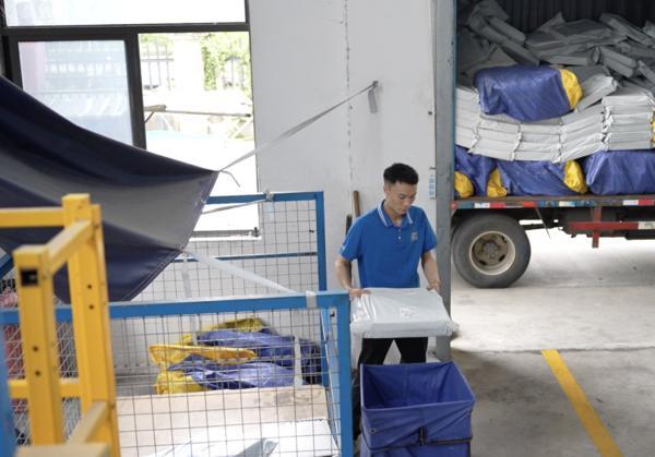 连通大市场快递“小包裹”超千亿件