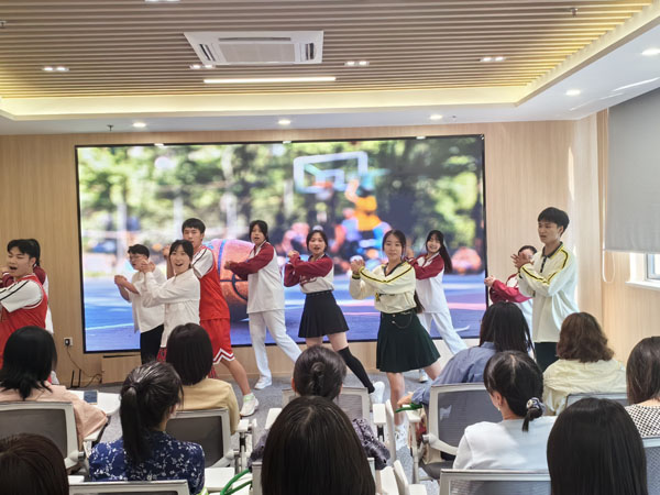 合力浇灌“花小苗”“花木·紫丁香”未成年人综合保护基地正式启用
